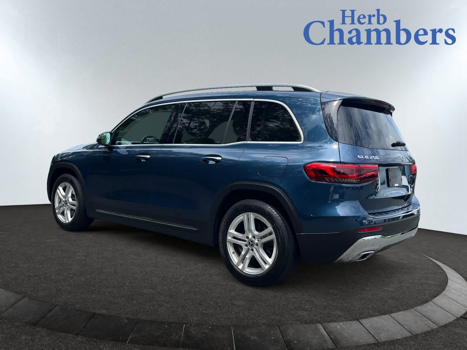 used 2021 Mercedes-Benz GLB 250 car, priced at $29,998