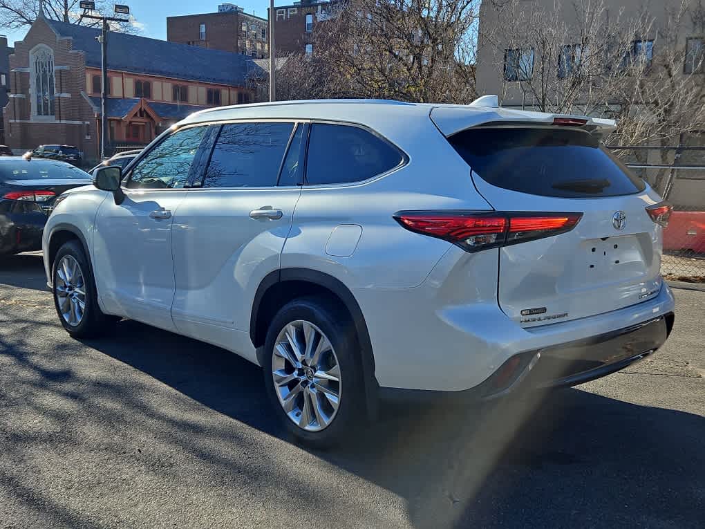 used 2022 Toyota Highlander car, priced at $36,797