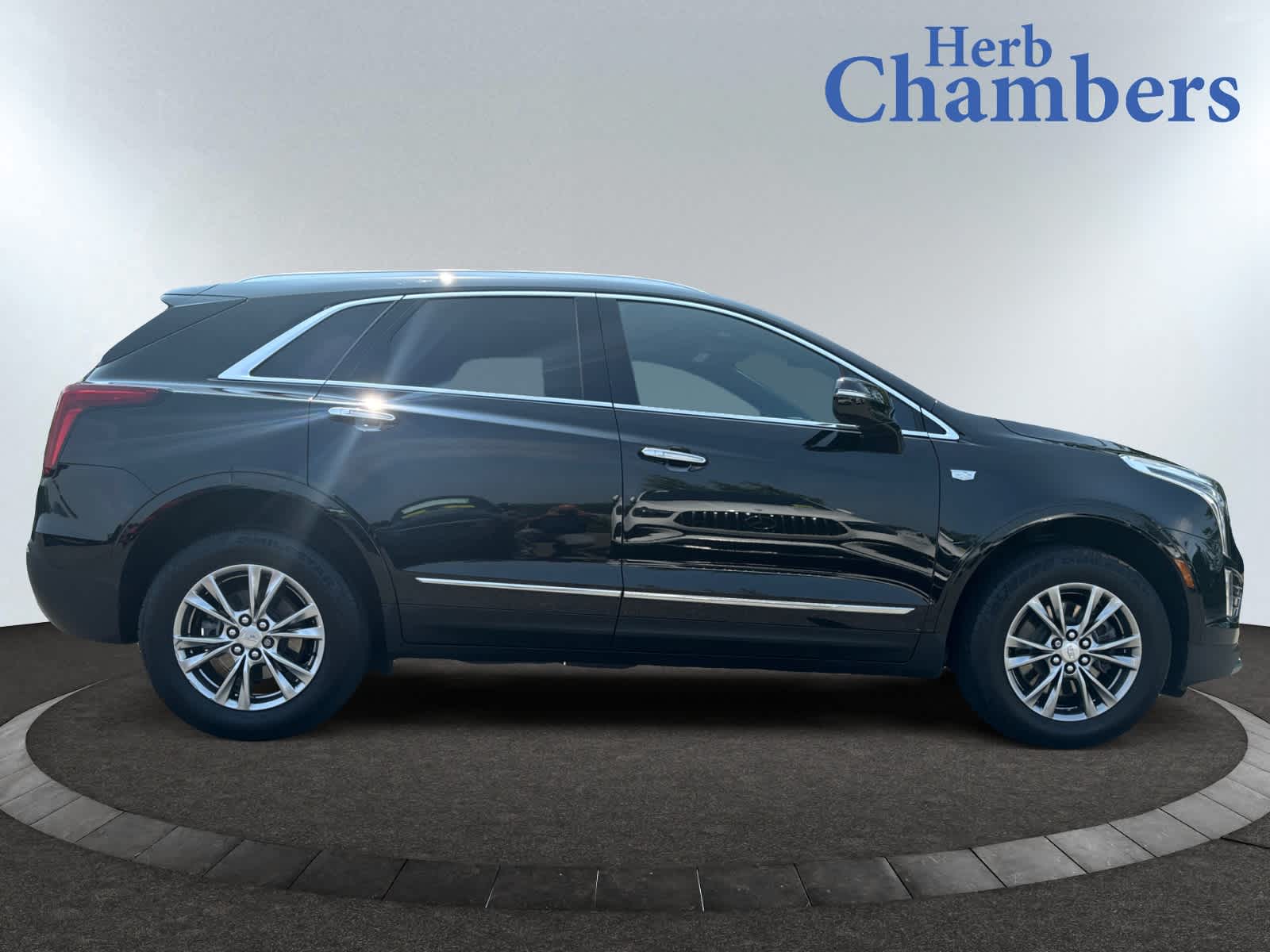 used 2023 Cadillac XT5 car, priced at $30,999