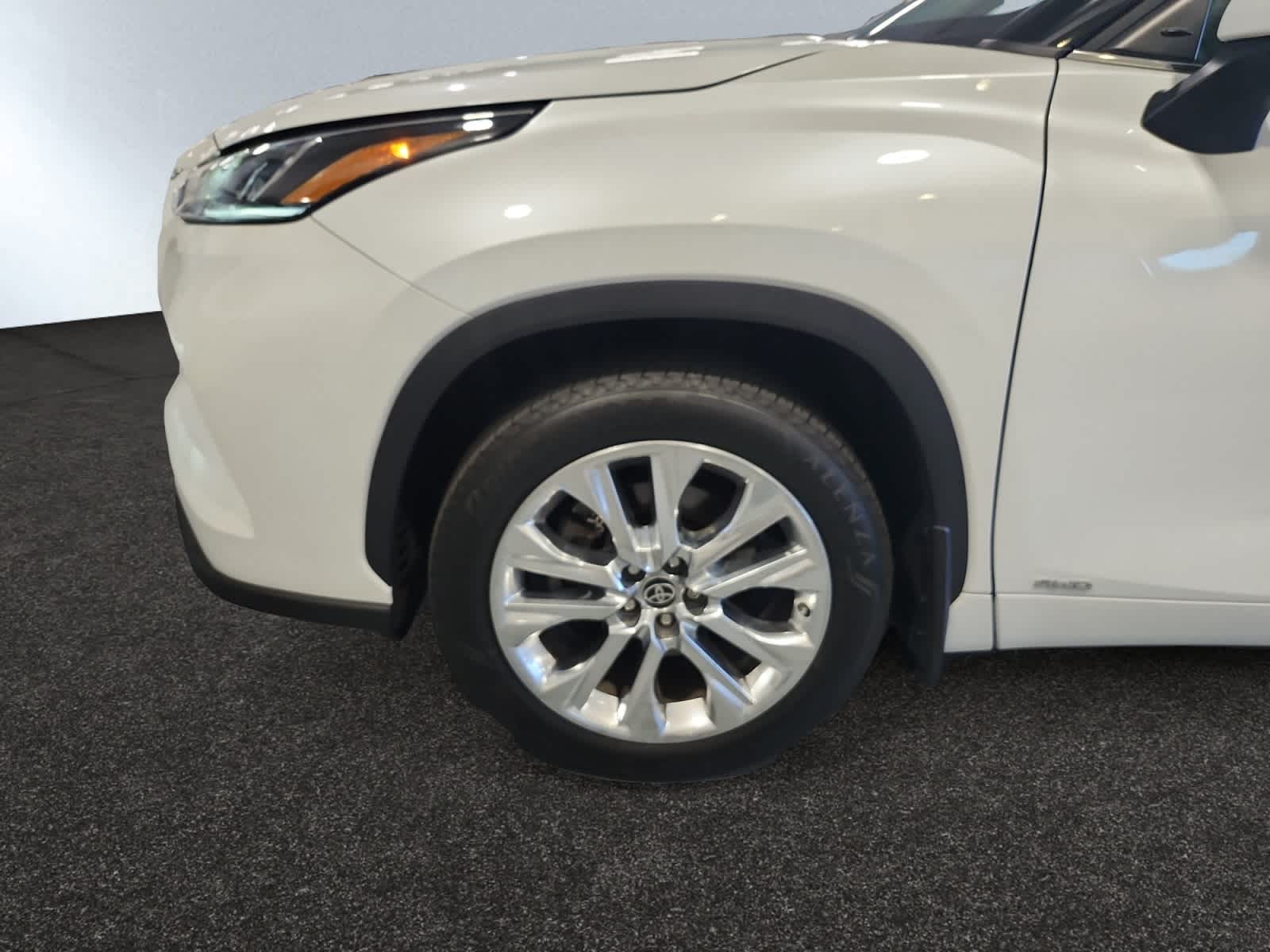 used 2023 Toyota Highlander Hybrid car, priced at $46,997