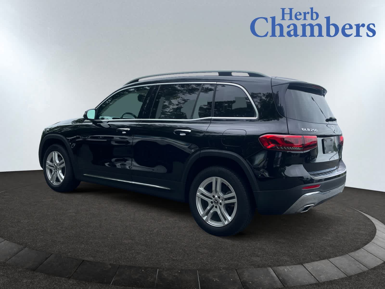 used 2021 Mercedes-Benz GLB 250 car, priced at $29,998
