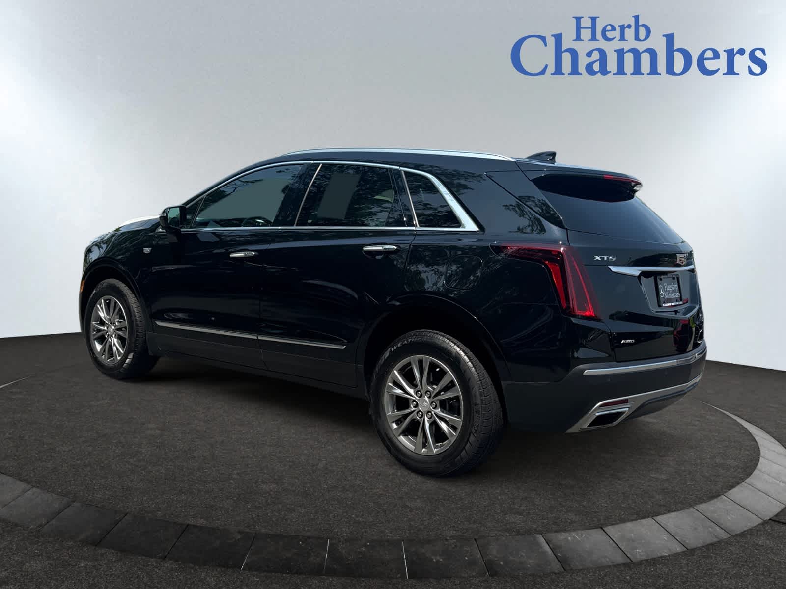 used 2023 Cadillac XT5 car, priced at $30,999
