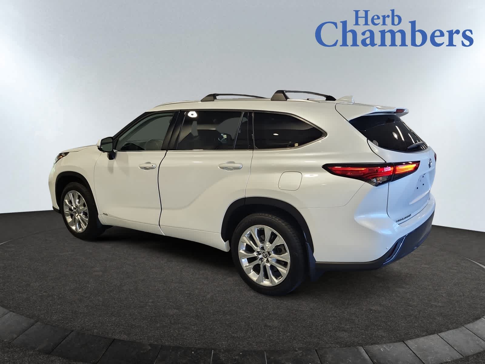 used 2023 Toyota Highlander Hybrid car, priced at $46,997