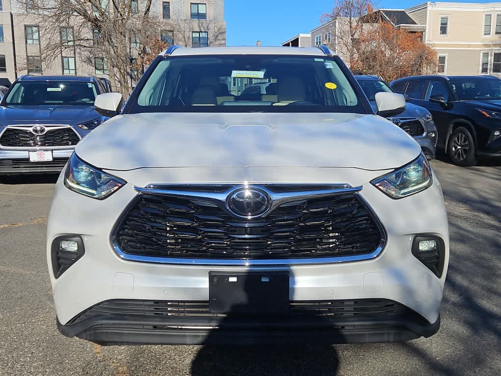 used 2022 Toyota Highlander car, priced at $36,797