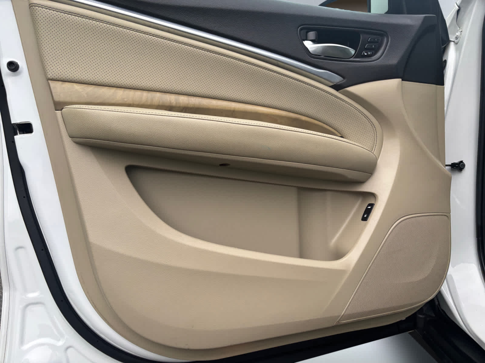 used 2020 Acura MDX car, priced at $31,997