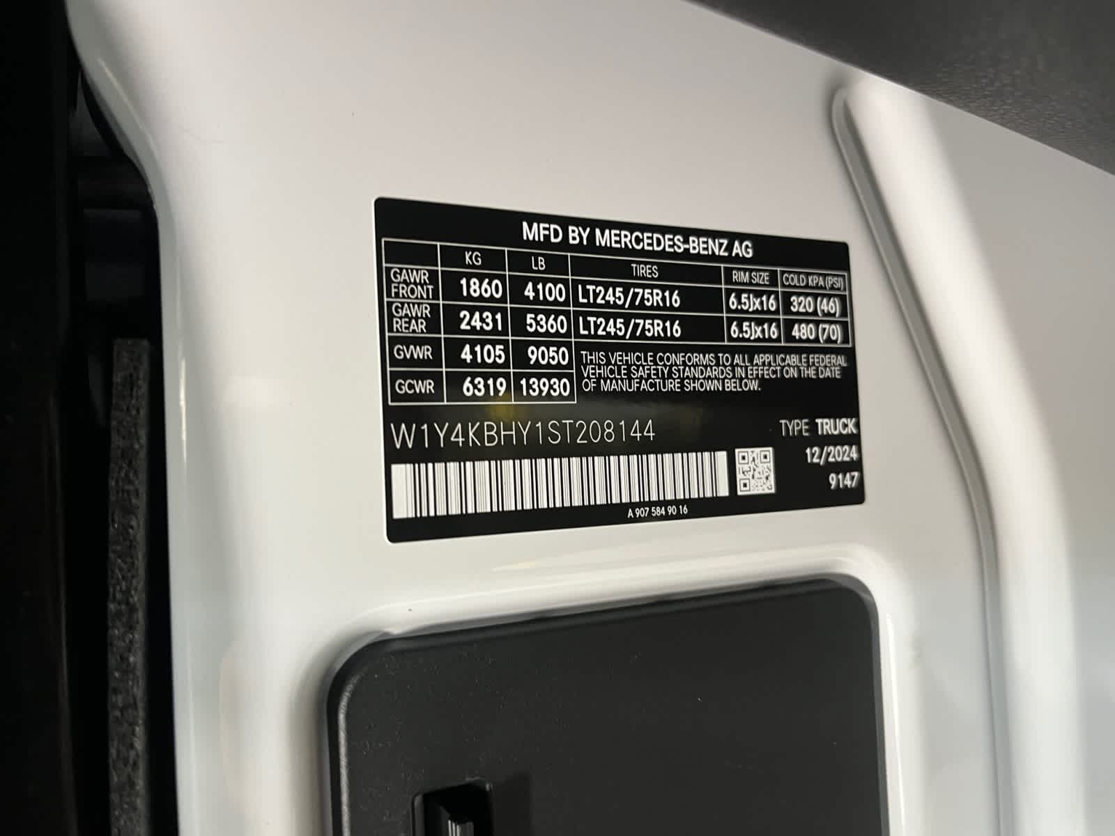 new 2025 Mercedes-Benz Sprinter car