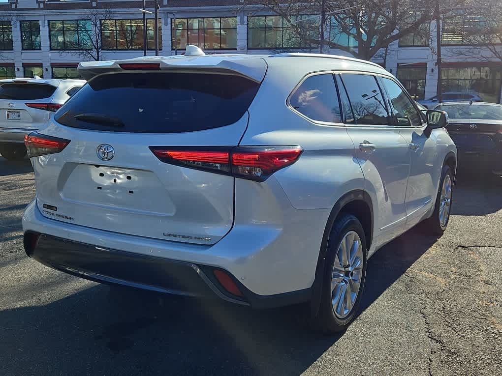 used 2022 Toyota Highlander car, priced at $36,797