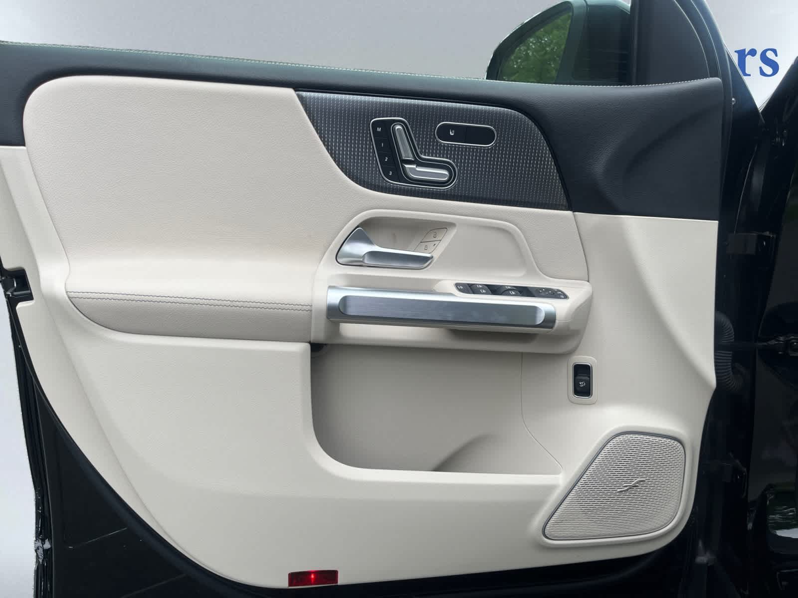 used 2021 Mercedes-Benz GLB 250 car, priced at $29,998