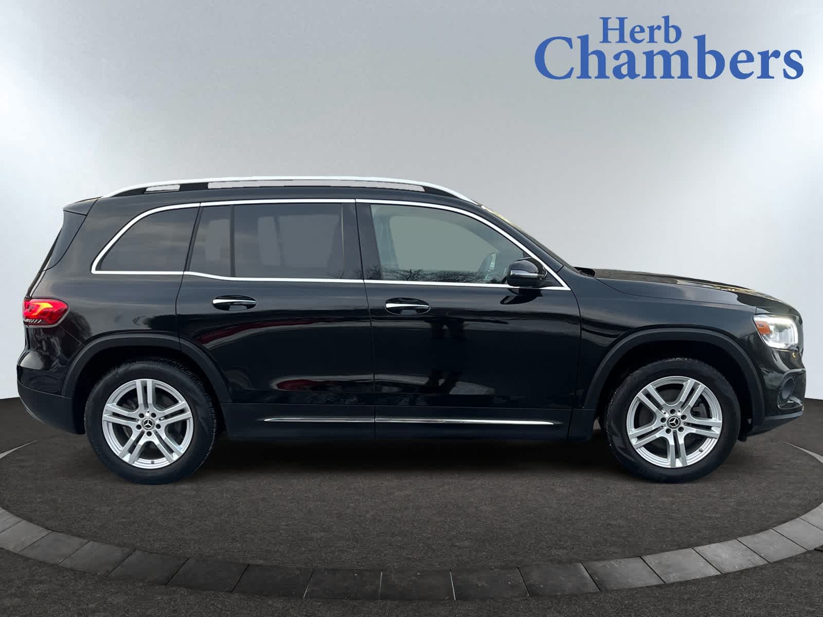 used 2021 Mercedes-Benz GLB 250 car, priced at $27,698