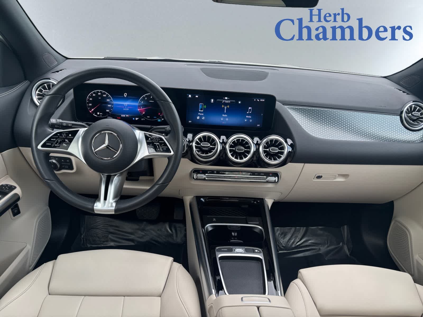 used 2024 Mercedes-Benz GLA 250 car, priced at $39,998