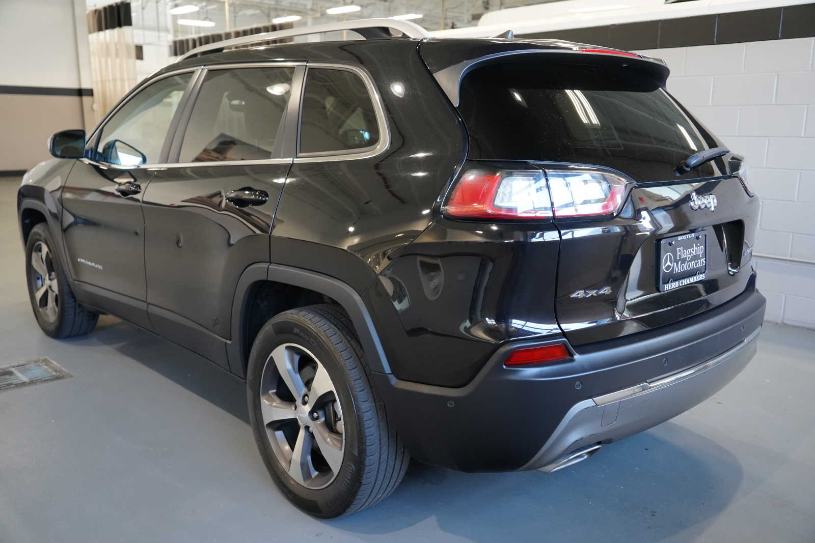 used 2021 Jeep Cherokee car, priced at $23,897