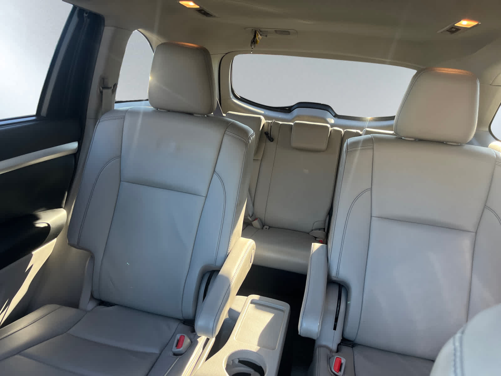 used 2019 Toyota Highlander car, priced at $27,997