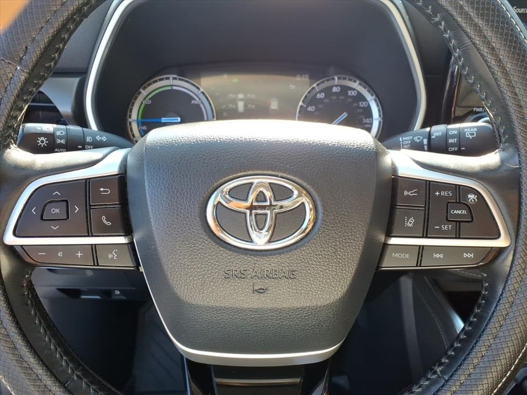 used 2022 Toyota Highlander Hybrid car, priced at $31,900