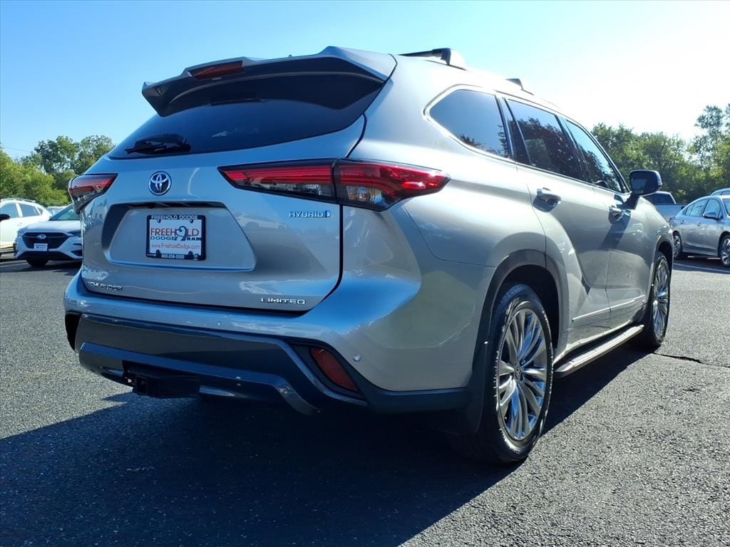 used 2022 Toyota Highlander Hybrid car, priced at $31,900