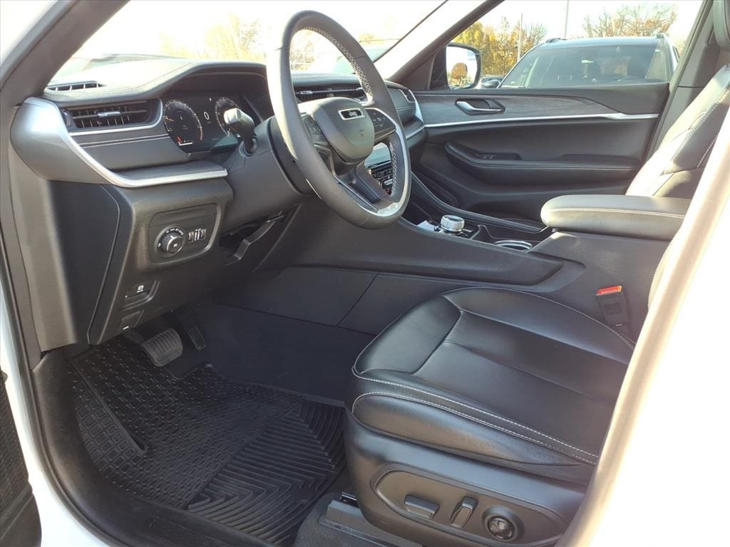 used 2024 Jeep Grand Cherokee car, priced at $34,900