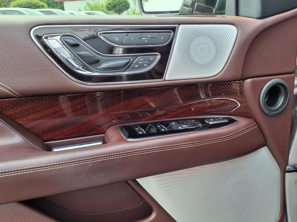 used 2021 Lincoln Navigator car, priced at $53,900