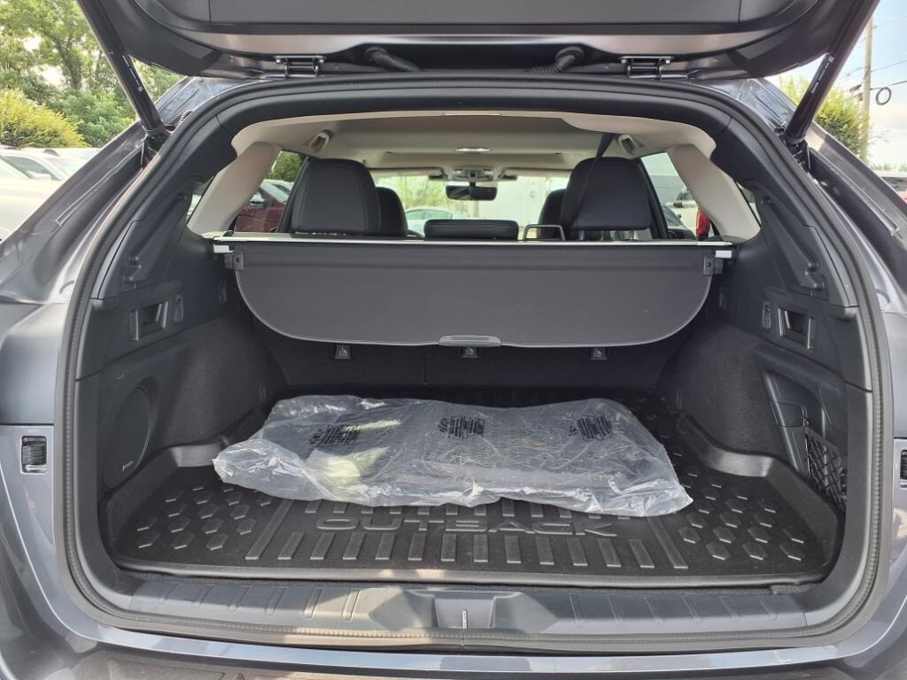 used 2025 Subaru Outback car, priced at $32,500