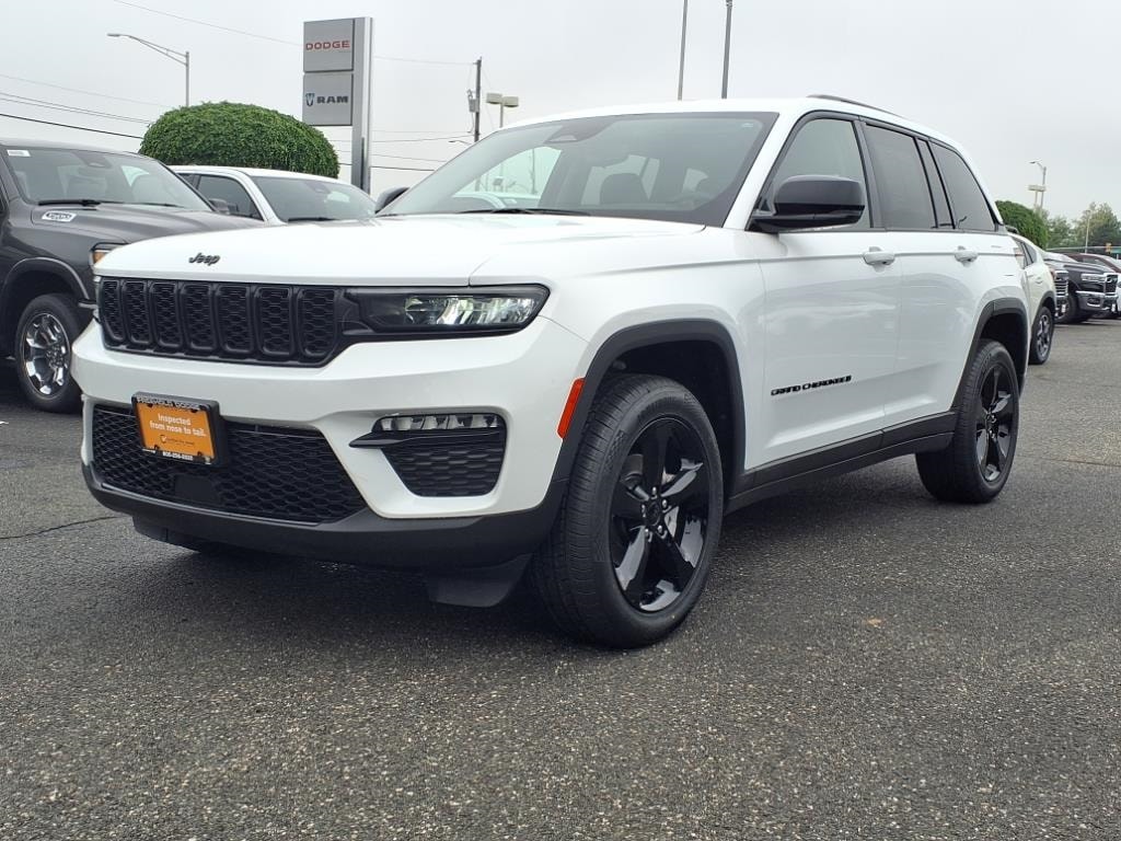 used 2023 Jeep Grand Cherokee car, priced at $27,900