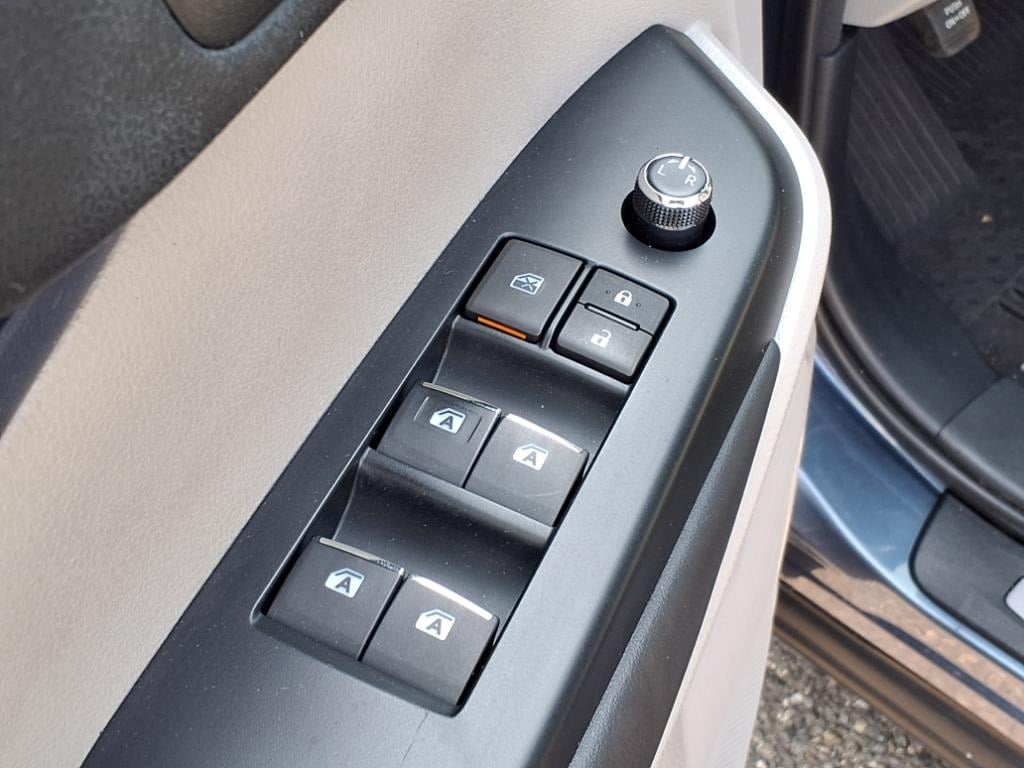 used 2017 Toyota Highlander car, priced at $24,900