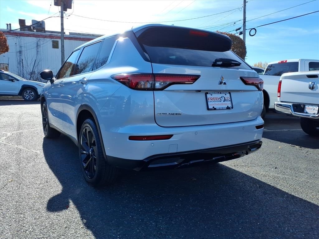 used 2022 Mitsubishi Outlander car, priced at $21,900