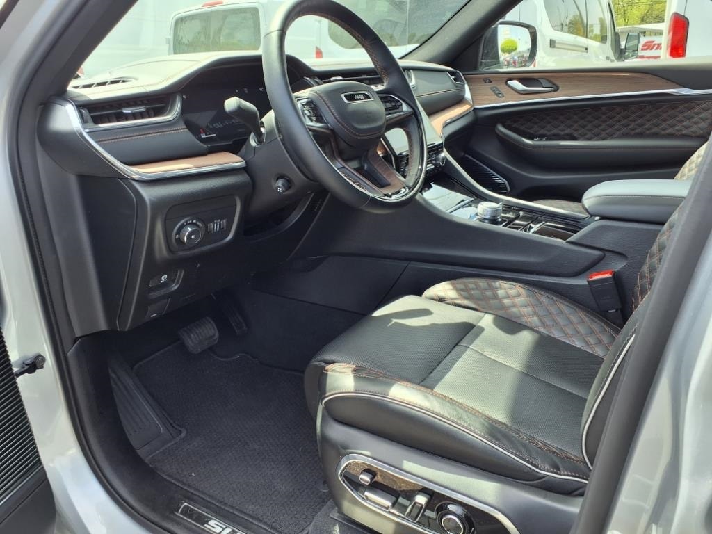 used 2023 Jeep Grand Cherokee car, priced at $44,901