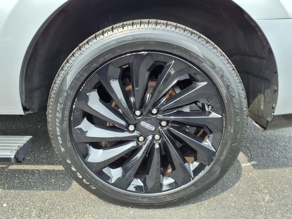 used 2021 Lincoln Navigator car, priced at $53,900