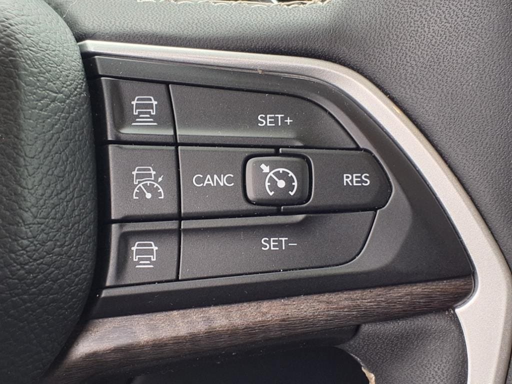 used 2023 Jeep Grand Cherokee car, priced at $27,900