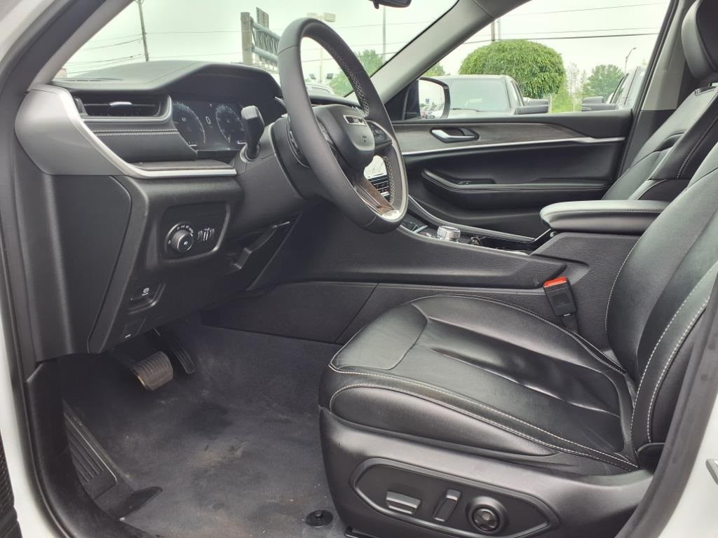 used 2023 Jeep Grand Cherokee car, priced at $27,900