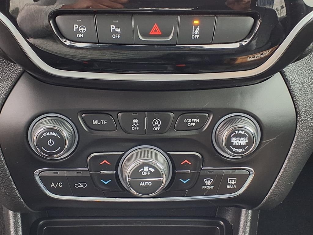 used 2019 Jeep Cherokee car, priced at $11,900