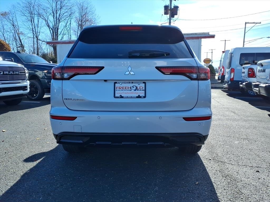 used 2022 Mitsubishi Outlander car, priced at $21,900