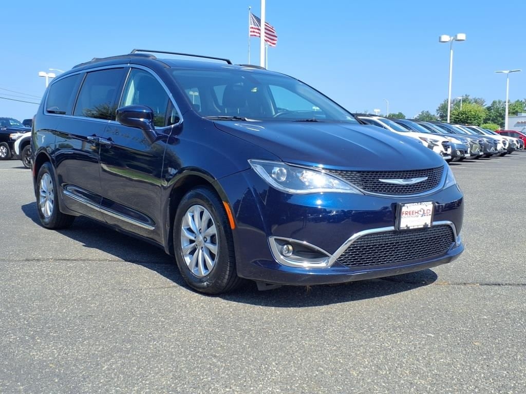 used 2017 Chrysler Pacifica car, priced at $13,900