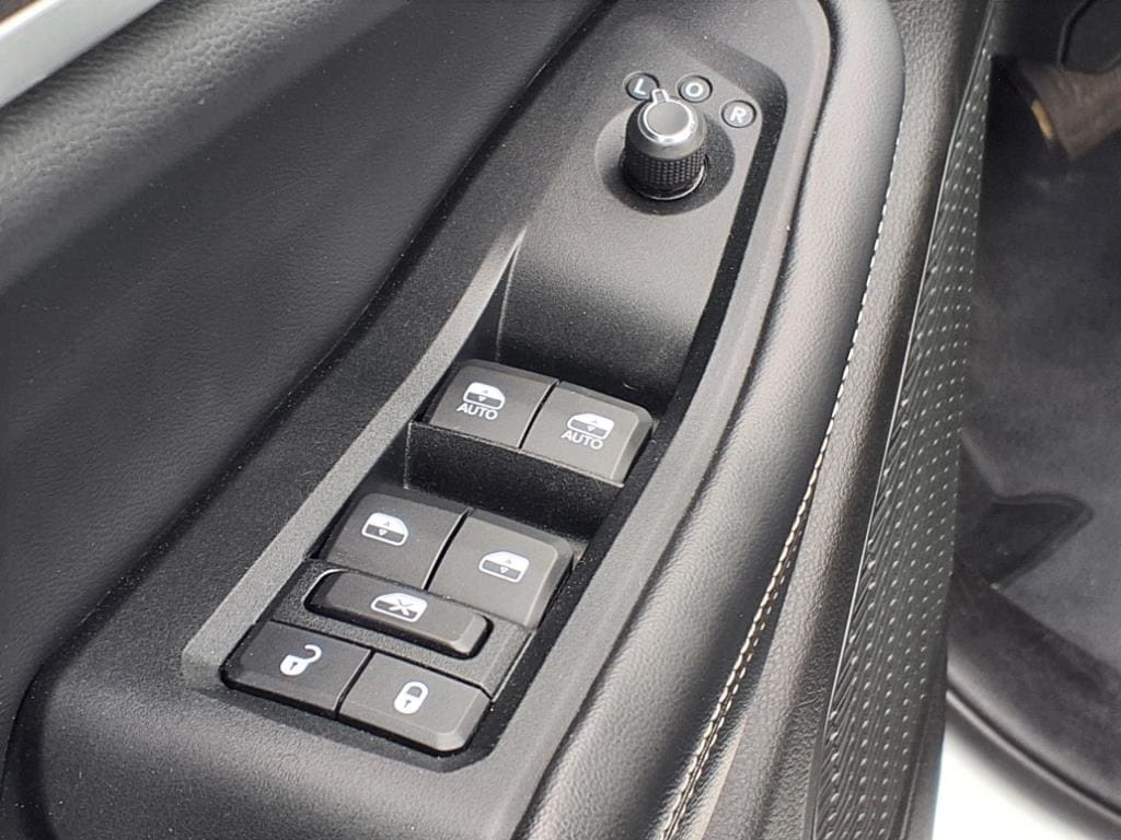 used 2023 Jeep Grand Cherokee car, priced at $27,900