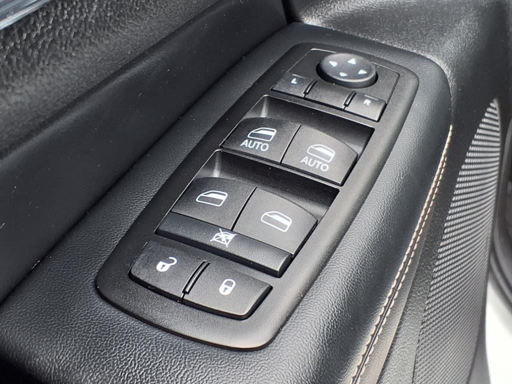 used 2014 Jeep Grand Cherokee car, priced at $14,900