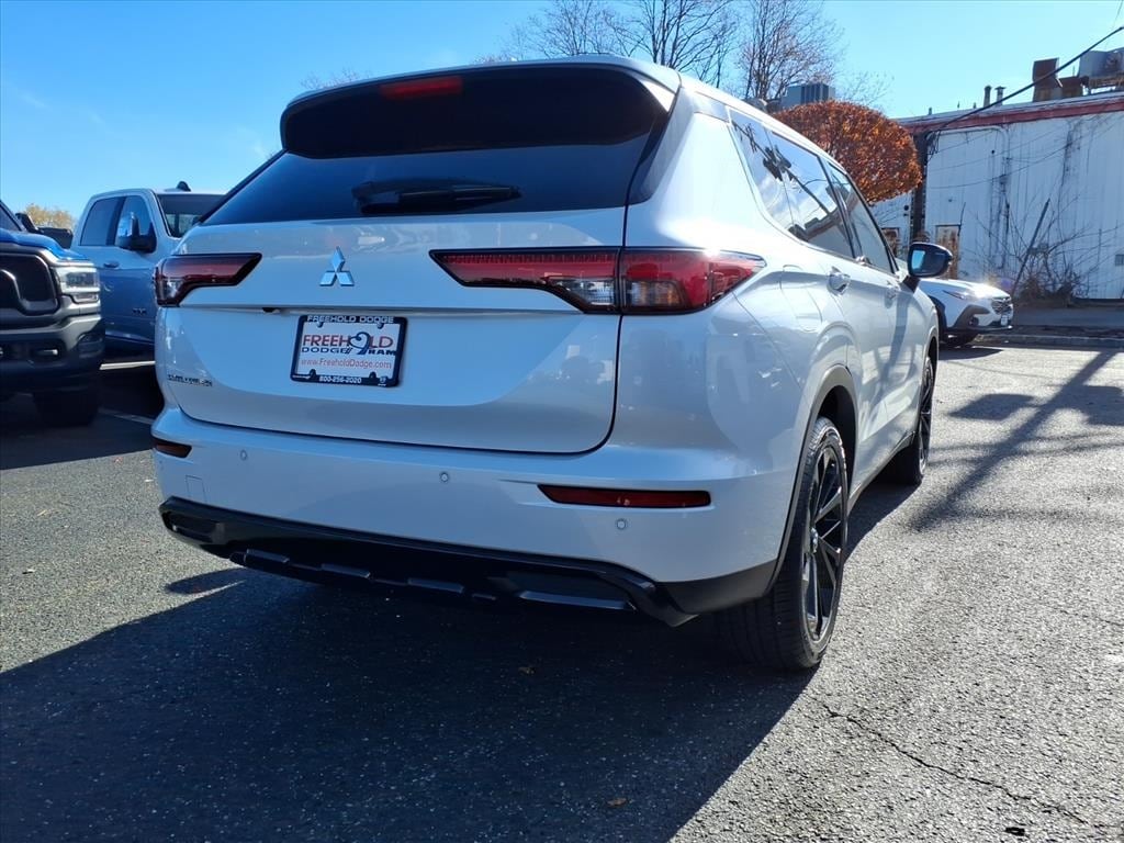 used 2022 Mitsubishi Outlander car, priced at $21,900