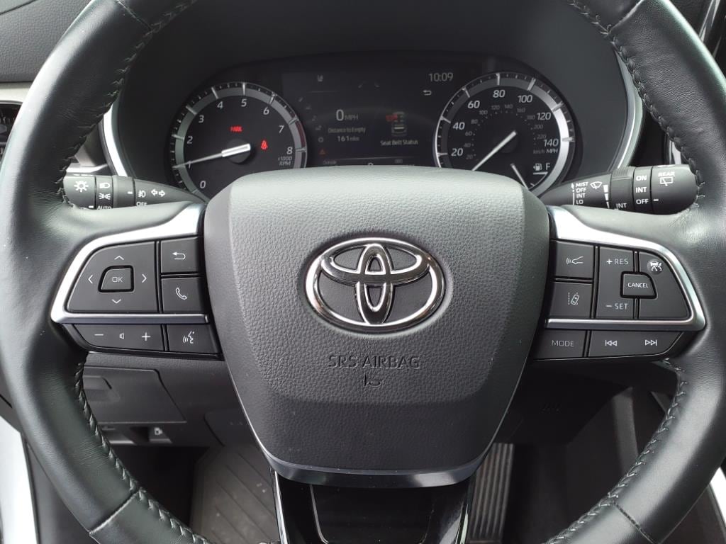 used 2021 Toyota Highlander car, priced at $33,900