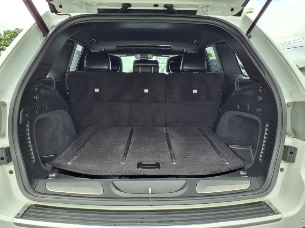 used 2015 Jeep Grand Cherokee car, priced at $15,900