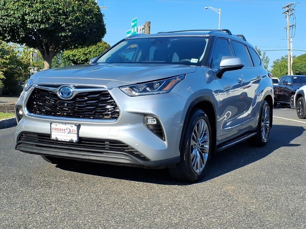 used 2022 Toyota Highlander Hybrid car, priced at $31,900