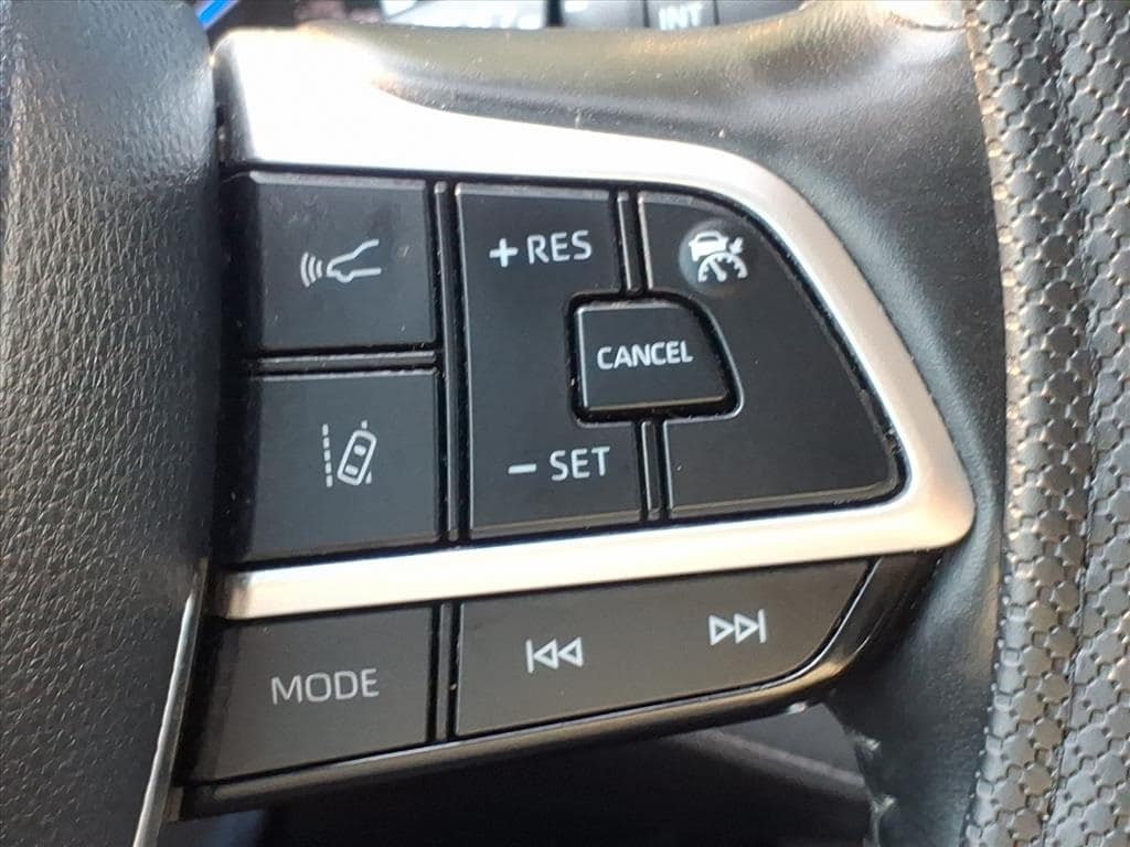 used 2022 Toyota Highlander Hybrid car, priced at $31,900