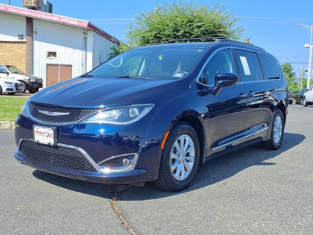 used 2017 Chrysler Pacifica car, priced at $13,900