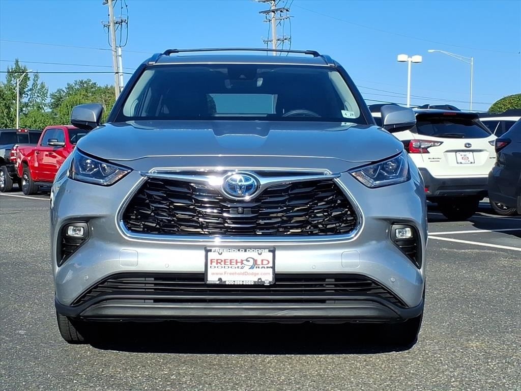 used 2022 Toyota Highlander Hybrid car, priced at $31,900