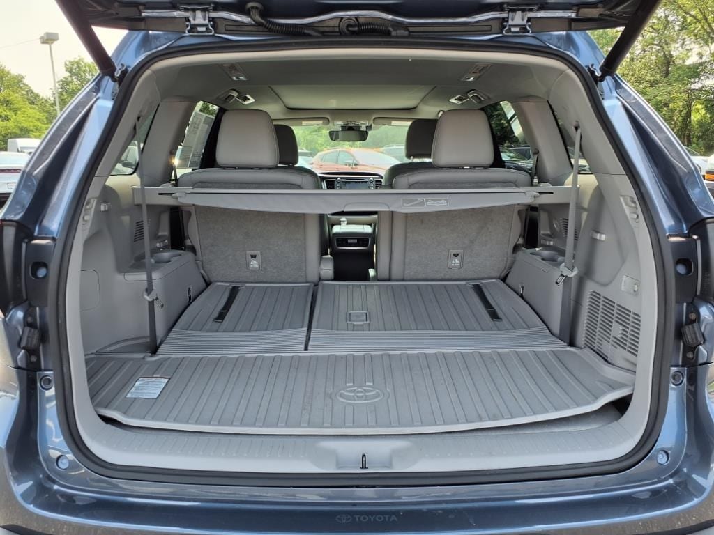 used 2017 Toyota Highlander car, priced at $24,900