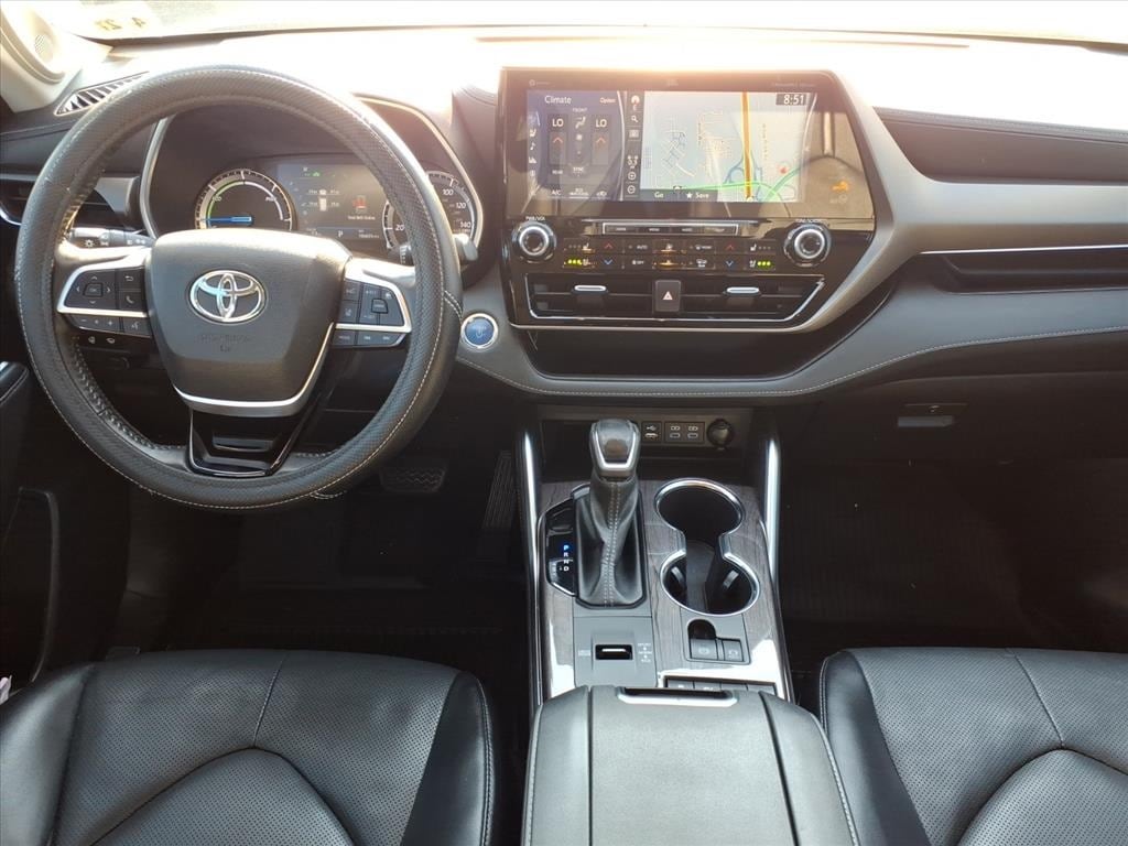 used 2022 Toyota Highlander Hybrid car, priced at $31,900