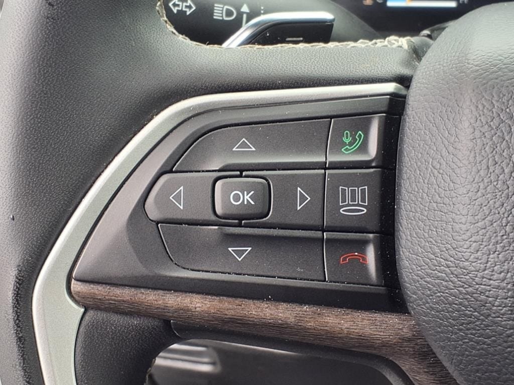 used 2023 Jeep Grand Cherokee car, priced at $27,900