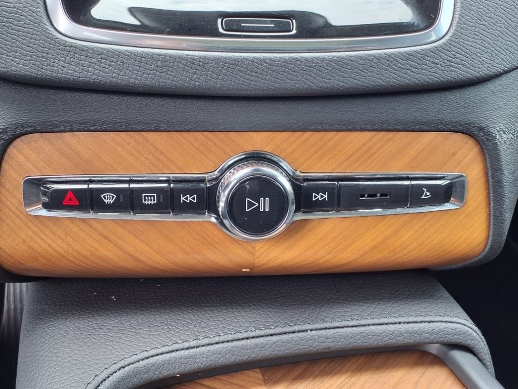 used 2022 Volvo XC90 car, priced at $39,500