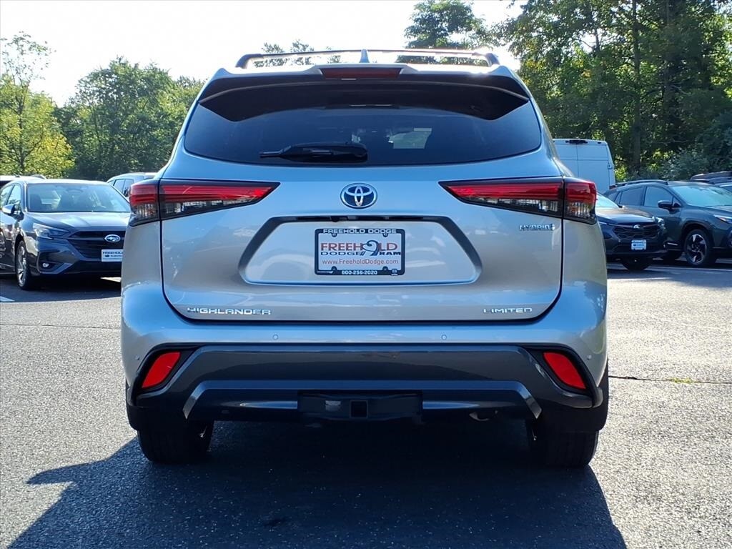 used 2022 Toyota Highlander Hybrid car, priced at $31,900