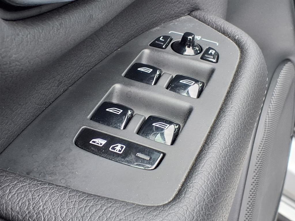 used 2022 Volvo XC90 car, priced at $39,500