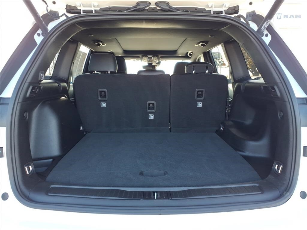 used 2024 Jeep Grand Cherokee car, priced at $34,900