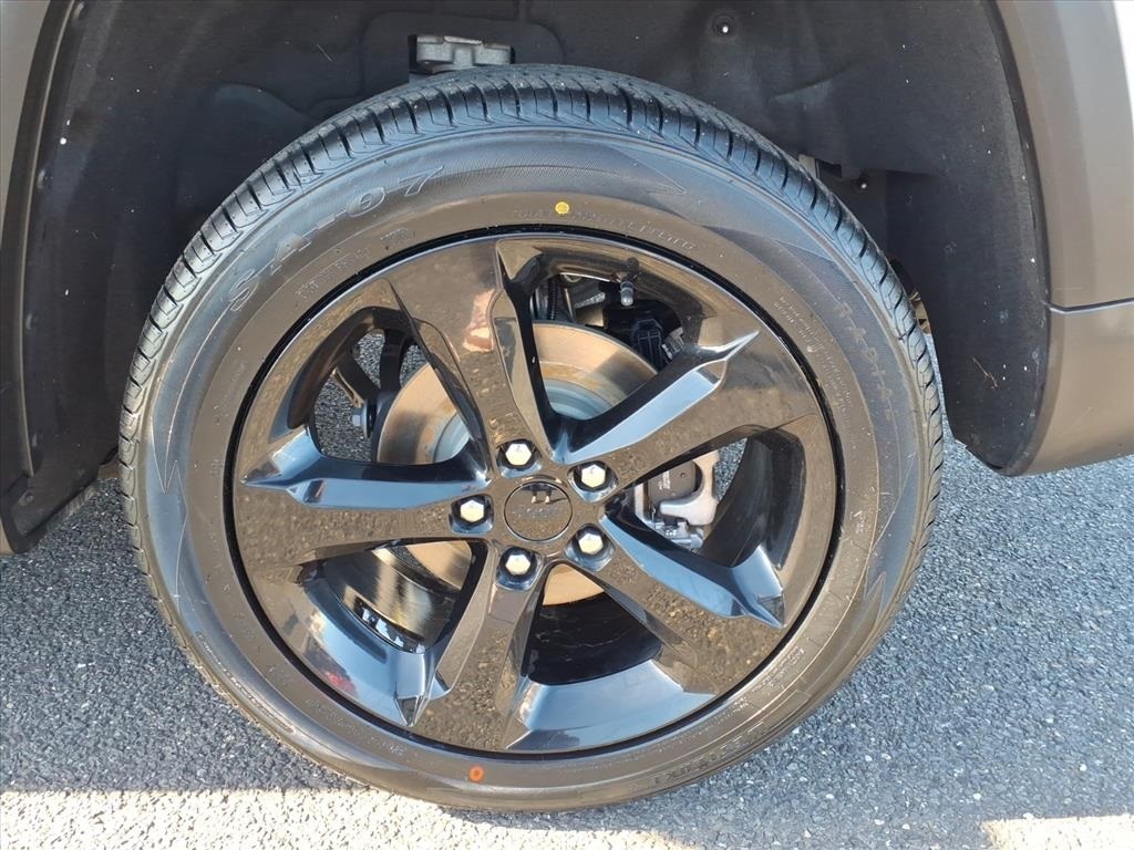 used 2024 Jeep Grand Cherokee car, priced at $34,900