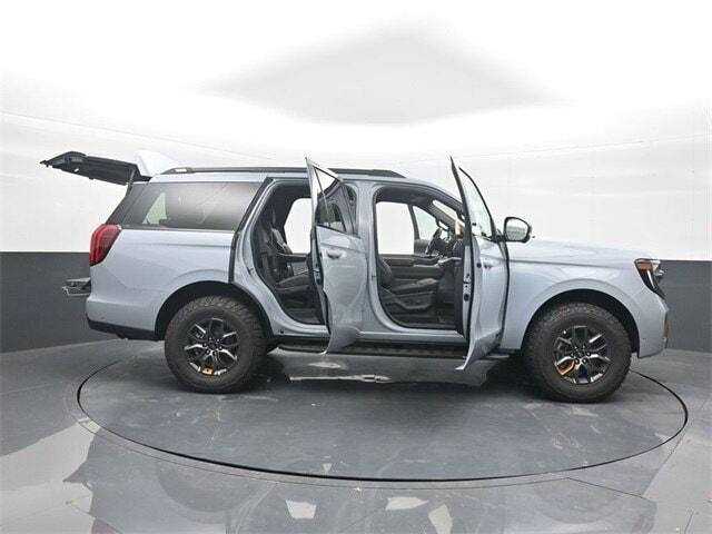 new 2025 Ford Expedition car, priced at $84,540