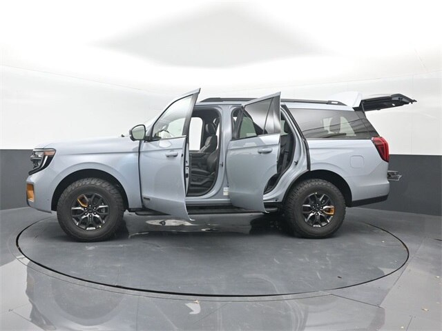new 2025 Ford Expedition car, priced at $84,540